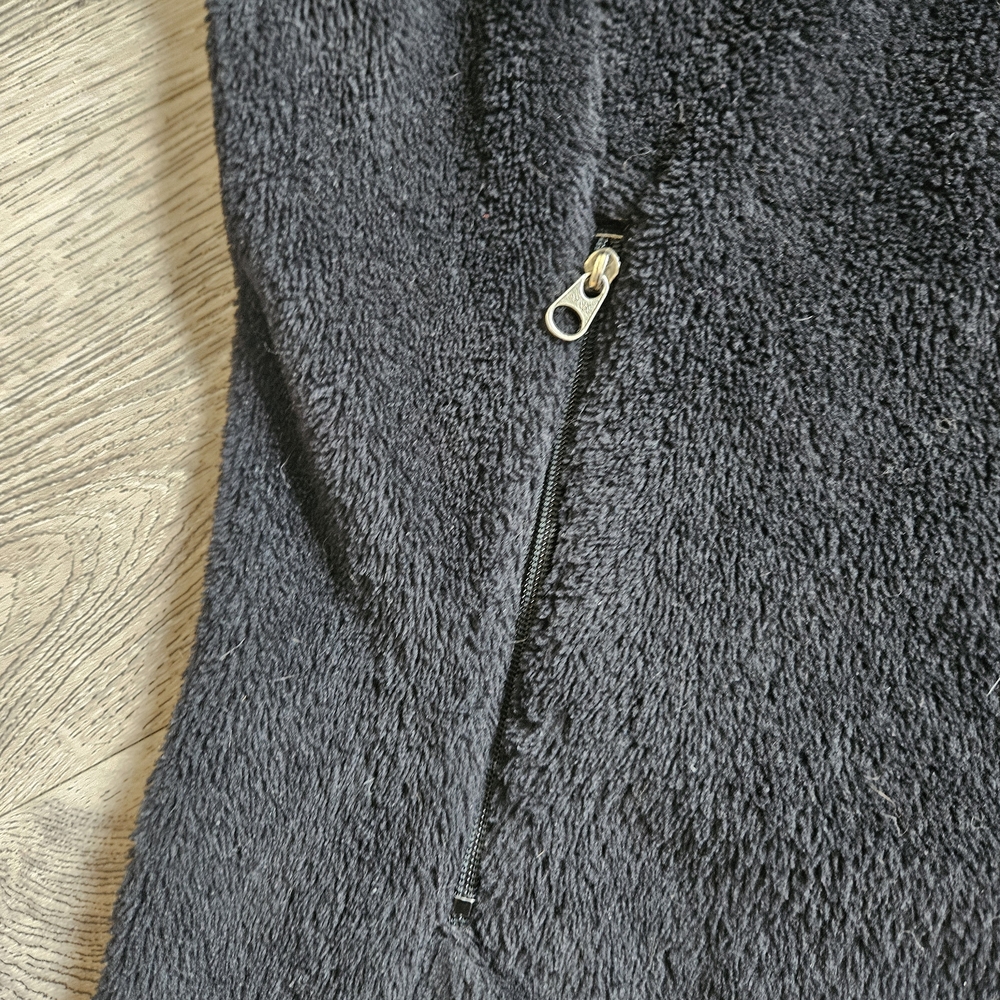 Patagonia Women's Black Fleece Vest - Picture 2 of 7